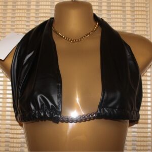 Leather halter, Brallette